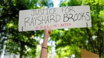 Etats-Unis : Le meurtre d’un autre noir par la police ravive les tensions à Atlanta