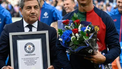 Cristiano Ronaldo reçoit un certificat Guiness World Records pour avoir atteint le plus grand nombre de sélections internationales