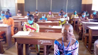 Ecoliers dans un centre d'examen