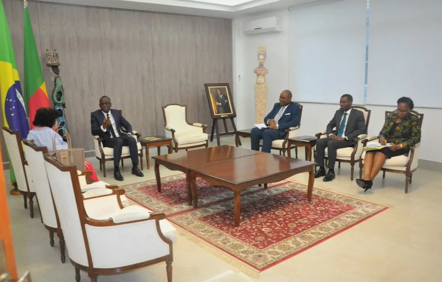 Rencontre d'échange entre le ministre des affaires étrangères du Bénin, Olushegun BAKARI et l'ambassadrice du Brésil près le Bénin Regina Celia de Oliveira Bittencourt