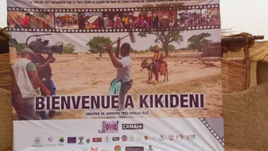 Cinéma : Ladji, le curé et le chef reviennent dans « Bienvenue à Kikideni », le tournage lancé