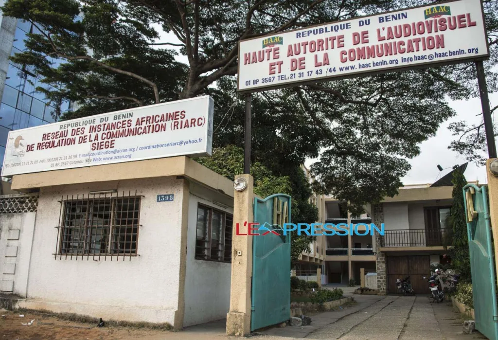 Devanture de la Haute autorité de l'audiovisuel et de la communication (HAAC) du Bénin - L'Expression - www