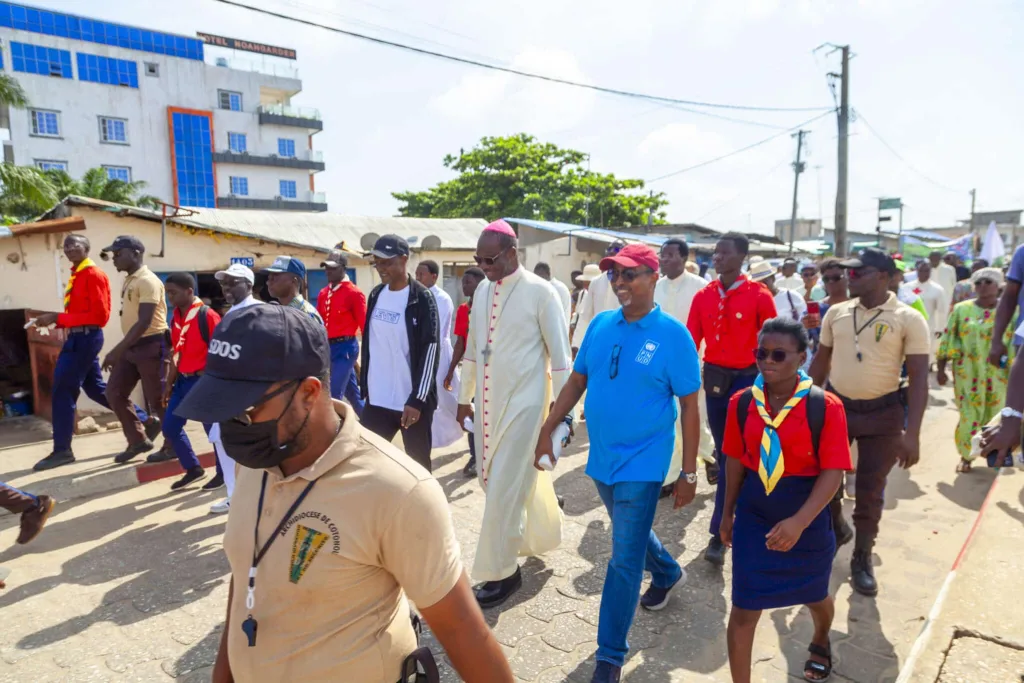 Mgr Roger Houngbédji organise une marche verte à travers Cotonou - www.lexpression.bj - L'Expression