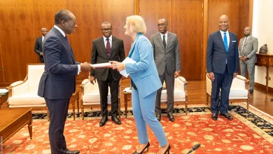 Remise de lettres de créances de l'ambasseur de la Confédération suisse près le Bénin, Simone Giger