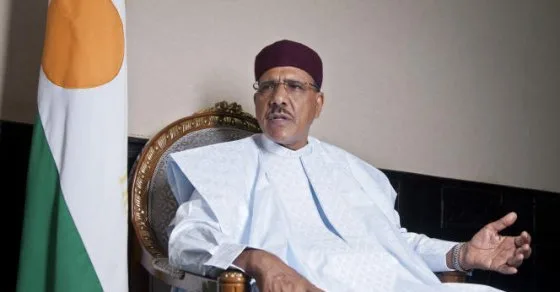 Avec la complicité d’un groupe de mercenaires infiltrés à Niamey, le Président Mohamed Bazoum et sa famille ont tenté de s’évader dans la nuit du mercredi 18 au jeudi 19 octobre. Une tentative qui a échoué grâce à la vigilance des forces fidèles au nouvelles autorités du Niger.
