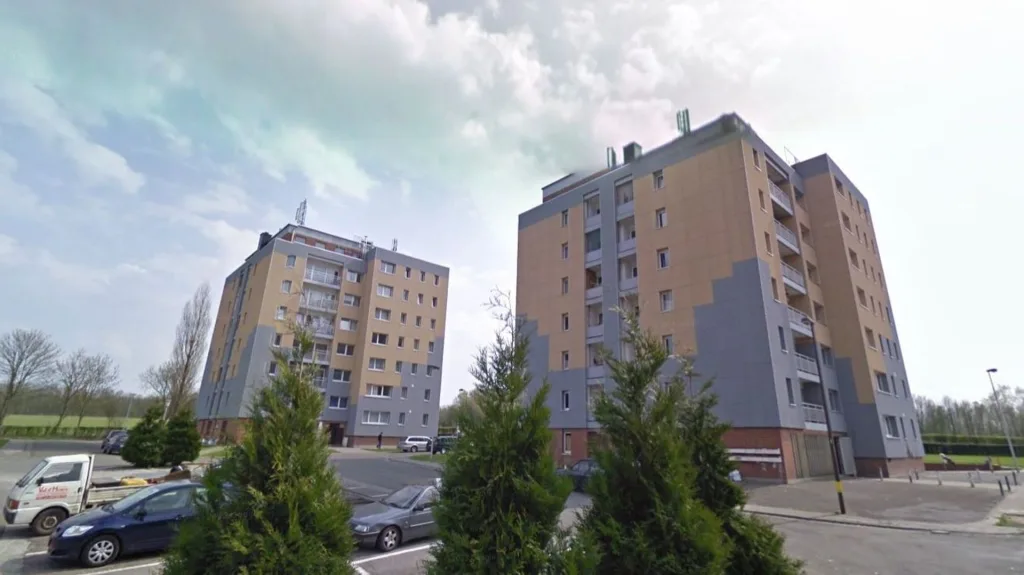 En fin de matinée de ce mardi 25 juillet, un enfant de cinq ans est décédé des suites d’une chute du cinquième étage d’un immeuble à appartement rue Champ de Gernevaux à Mont-sur-Marchienne (Charleroi, Hainaut).