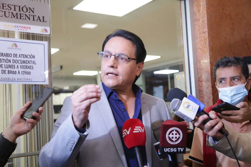 Le candidat, deuxième dans les sondages, de la présidentielle en Équateur, Fernando Villavicencio, a été criblé de balles à la fin d'un meeting dans la soirée de ce mercredi 09 août.