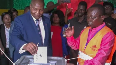 Le président Faustin Touadéra lors de son vote au référendum constitutionnel de 2023