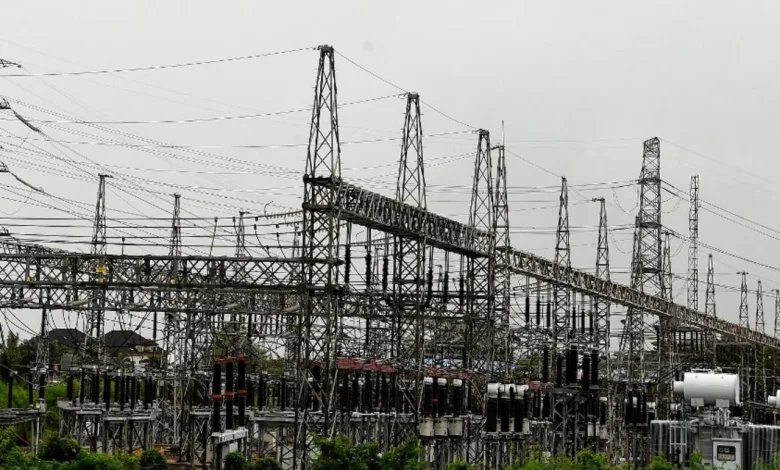 En moins d’un mois, le Nigéria subi le troisième effondrement de son réseau électrique national. De quoi plonger le pays entier dans l’obscurité totale.