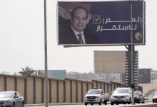 "Les électeurs égyptiens voteront dans le pays les 10, 11 et 12 décembre", a annoncé lundi le patron de la Commission électorale, le juge Walid Hassan Hamza.