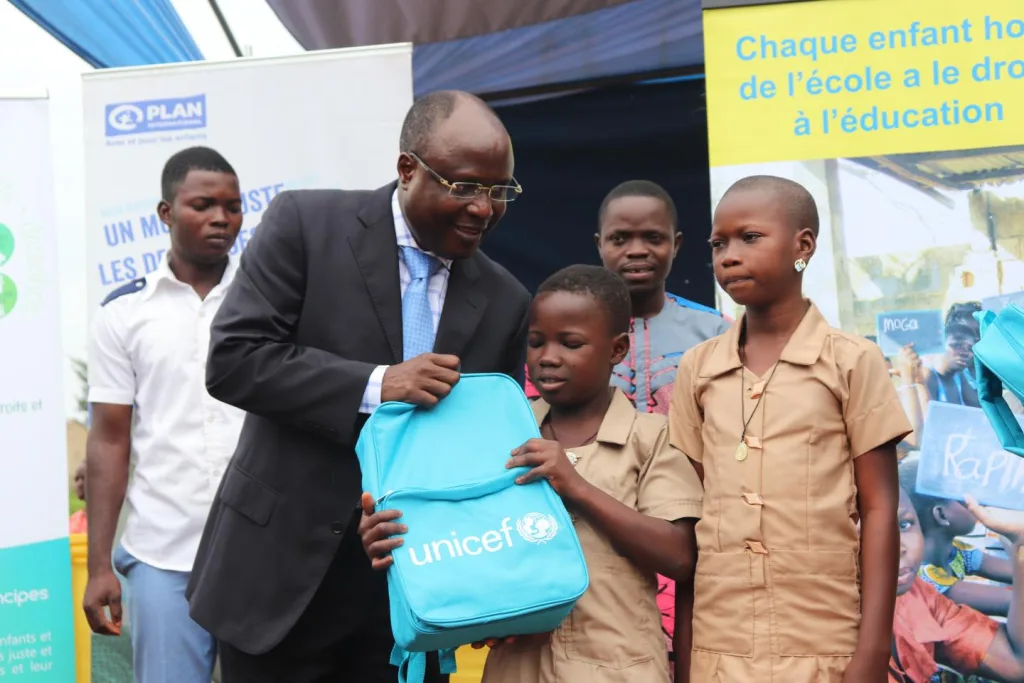 *Bénin : L'UNICEF met en garde contre la vente illégale de ses sacs* *Plus de détails* https://www.lexpression.bj/benin-lunicef-met-en-garde-contre-la-vente-illegale-de-ses-sacs/
