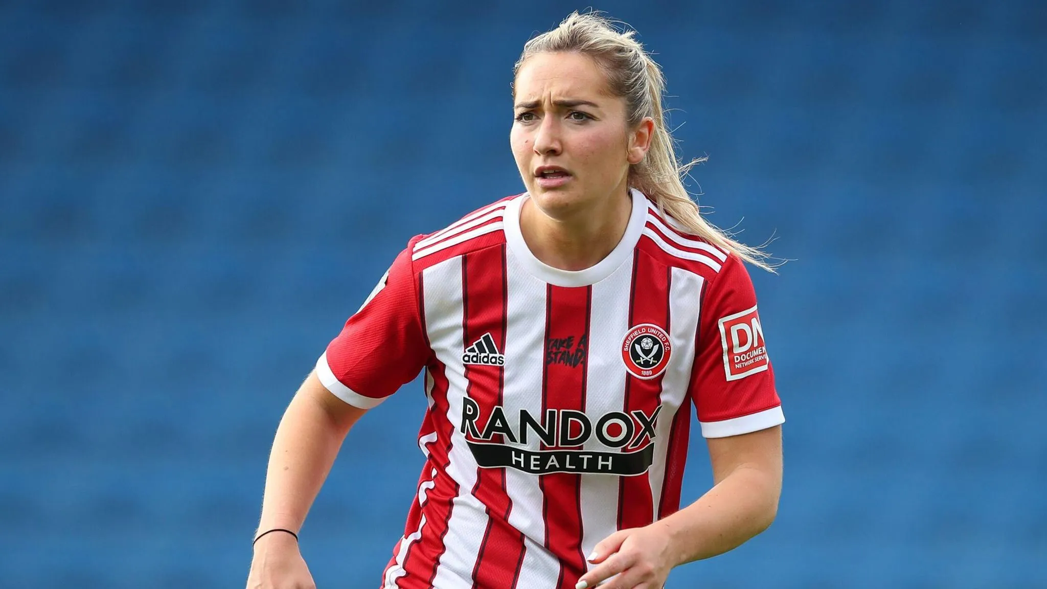 A seulement 27 ans, la joueuse de football Maddy Cusack passe de vie à trépas. La nouvelle a été rendue publique ce jeudi 21 septembre, par son club Sheffield United.