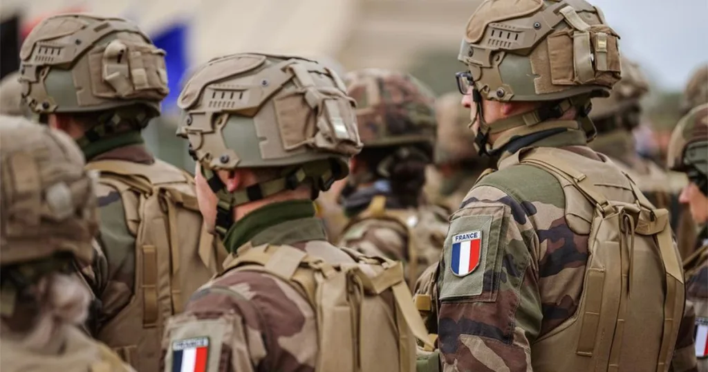 Niger : Emmanuel Macron annonce le départ de l'ambassadeur et des soldats français