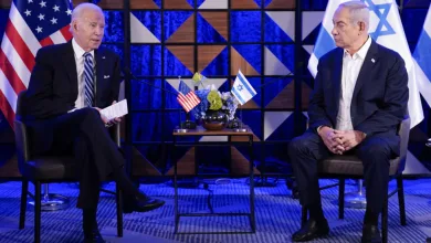 Au lendemain de l’explosion annoncée dans un hôpital de Gaza, le président des Etats-Unis, Joe Biden, effectue une visite de solidarité en Israël. Joe Biden s’est dit mardi « indigné et profondément attristé » par ce drame.