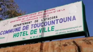 La mairie de Toucountouna n’a plus de secrétaire exécutive. Sidonie Houndonougbo, a notifié sa démission de son poste à travers une correspondance adressée à sa hiérarchie ce jeudi 26 octobre 2023. Menaces, harcèlements, violations de l’intimité, sont entre-autres les motivations de cette décision.