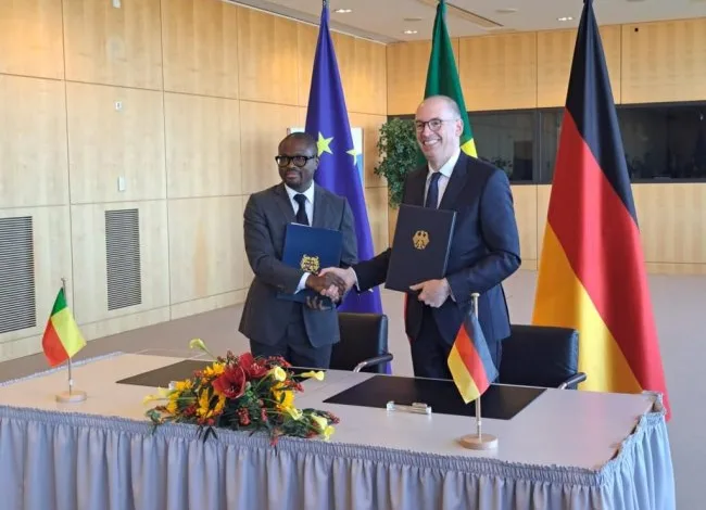 Une nouvelle ère de coopération nait entre le Bénin et l’Allemagne. Ce lundi 30 octobre, à Berlin, deux (02) conventions de dons ont été signées, à l’occasion de la 22ème session des négociations intergouvernementales bénino-allemandes.