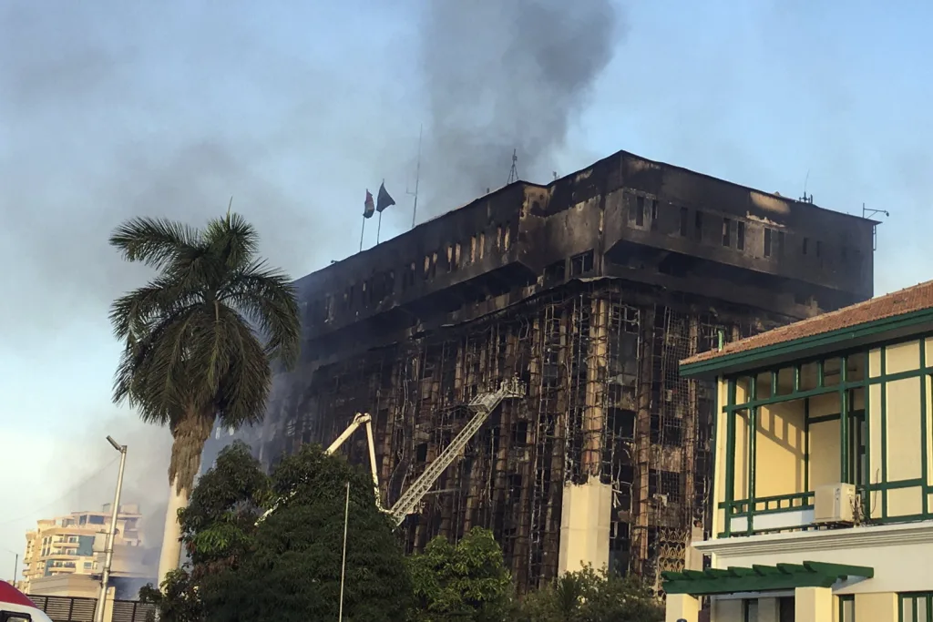 Egypte: incendie au QG de la police à Ismaïlia, 38 blessés