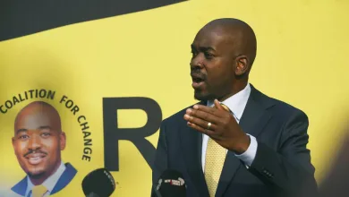 Suite à une imposture, plusieurs parlementaires de la Coalition des citoyens pour le changement (CCC), principal parti d'opposition zimbabwéen, perdent leur place au parlement.
