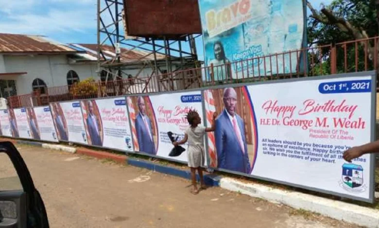 Les résultats du second tour de la présidentielle sont attendus au Libéria. Un scrutin qui place l’ancien vice-président Joseph Boakai légèrement devant la légende du football George Weah, président sortant. L’examen des bulletins de vote est en cours après un scrutin calme rassemblant plus de 2,4 millions d’électeurs dans le pays.