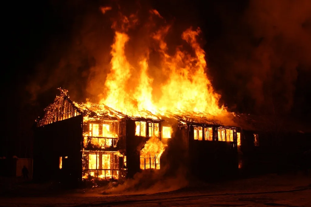 Un incendie ravageur a éclaté au marché de Cococodji, situé dans la commune d’Abomey-Calavi, dans la nuit de ce jeudi 23 novembre 2023.