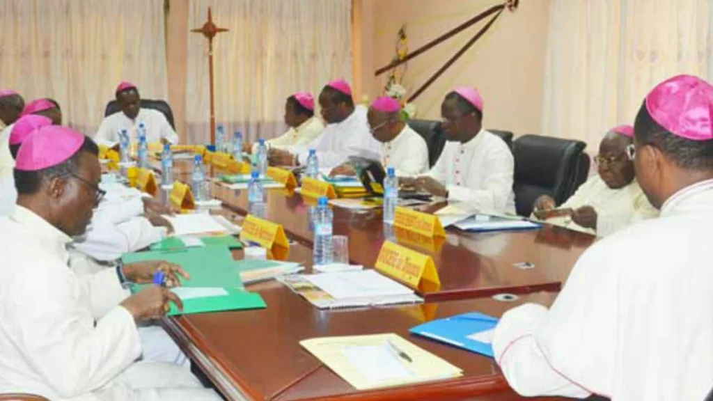 La haute autorité de l’audiovisuelle et de la communication (HAAC) donne son accord à l’église catholique du Bénin pour la mise en place de sa télévision. C’est la principale information qui ressort de la première session ordinaire de l’année pastorale 2023-2024 de la conférence épiscopale du Bénin.