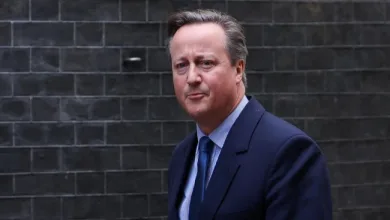 David Cameron est le nouveau Secrétaire d’État aux Affaires Étrangères au Royaume-Uni. Sa nomination a été prononcée ce lundi 13 novembre 2023. Suita au limogeage de Suella Braverman du ministère de l’intérieur britannique.