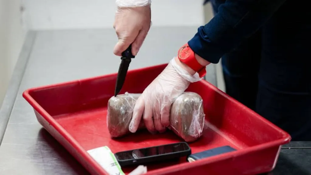 Par une opération menée ce samedi 18 novembre, les services compétents du Maroc ont intercepté un réseau de trafic international de stupéfiants. 2 tonnes de résine de cannabis ont été saisies au cours de l’opération.