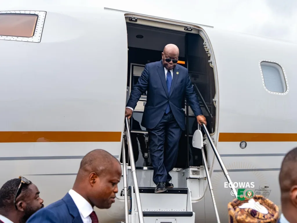 Nana-Akufo-Addo arrive à Cotonou dans le cadre de la mission d'observation de la CEDEAO de la présidentielle de 2026